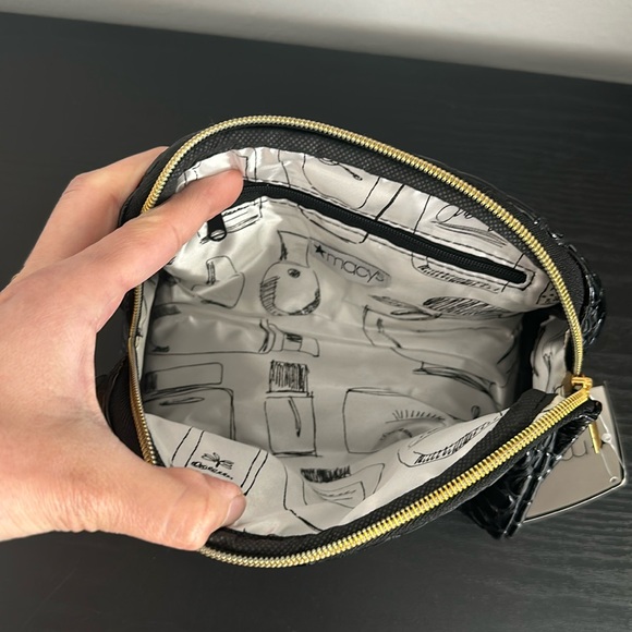 Black patent leather travel bag - Picture 2 of 7